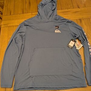 Men's Quicksilver Long sleeve Hooded sun shirt Size XL NWT